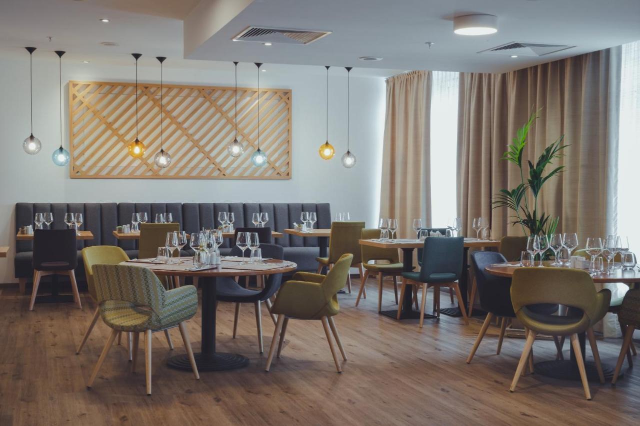 Holiday Inn Skopje By Ihg Exterior photo